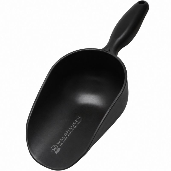 Feed Scoop 0,5L Black in the group Stable & Paddock / Stable Supplies & Yard Equipment / Feeding Equipment at Equinest (1509001BA)