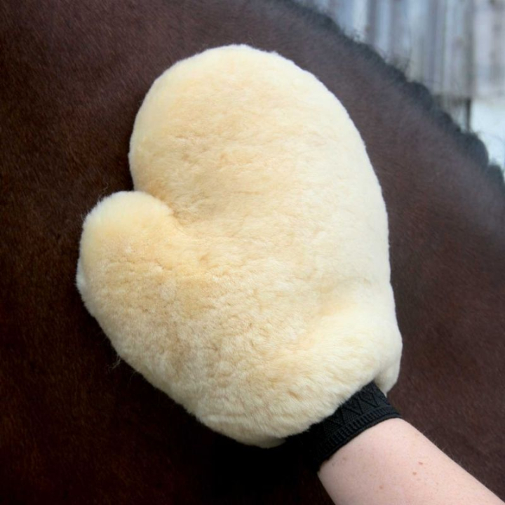 Grooming Mitt Lambskin Nature in the group Grooming & Health Care / Horse Brushes / Grooming Gloves at Equinest (21445002NAT)
