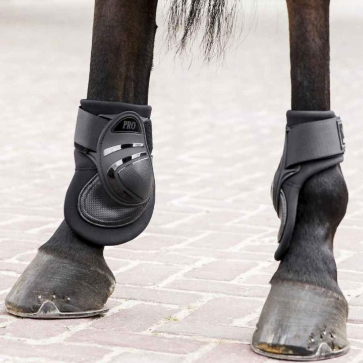Carbon V22 Hind Boots with Kappa Black in the group Horse Tack / Leg Protection / Fetlock Boots at Equinest (334815Sv_r)