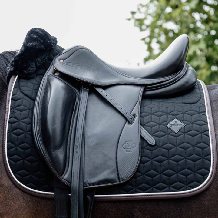 Dressage Saddle Pad Skin Friendly Black in the group Horse Tack / Saddle Pads / Dressage Saddle Pad at Equinest (4246801DRBA_r)