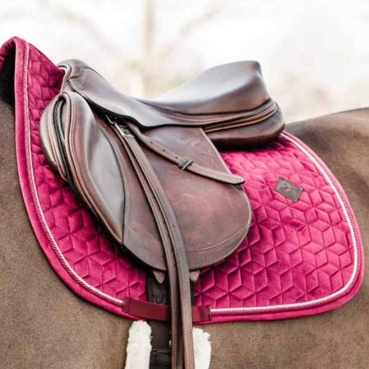 Saddle Pad Velvet Fuchsia in the group Horse Tack / Saddle Pads / All-Purpose & Jumping Saddle Pads at Equinest (4257916SJFU_r)