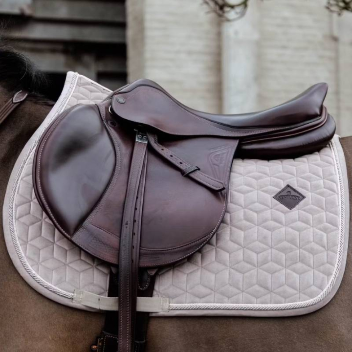 Saddle Pad Basic Velvet Beige in the group Horse Tack / Saddle Pads / All-Purpose & Jumping Saddle Pads at Equinest (42589Be_r)