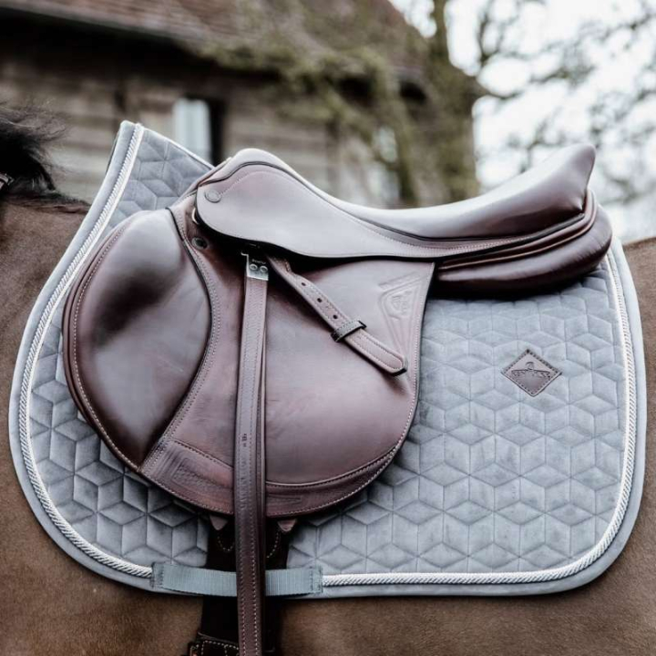 Saddle Pad Basic Velvet Grey in the group Horse Tack / Saddle Pads / All-Purpose & Jumping Saddle Pads at Equinest (42589Gr_r)