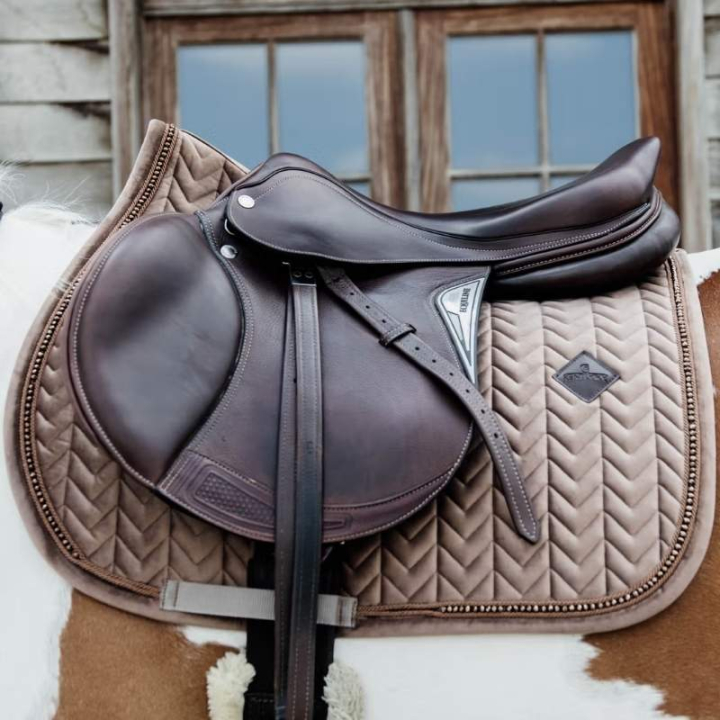 Saddle Pad Velvet Pearls Beige in the group Horse Tack / Saddle Pads / All-Purpose & Jumping Saddle Pads at Equinest (42590Be_r)