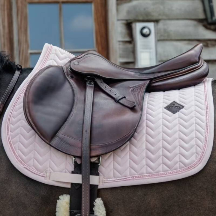 Saddle Pad Velvet Pearls Pink in the group Horse Tack / Saddle Pads / All-Purpose & Jumping Saddle Pads at Equinest (42590Rs_r)