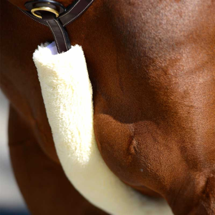 Breastplate Cover Sheepskin Natural in the group Horse Tack / Martingale & Breastplate / Breastplate at Equinest (42601NA)