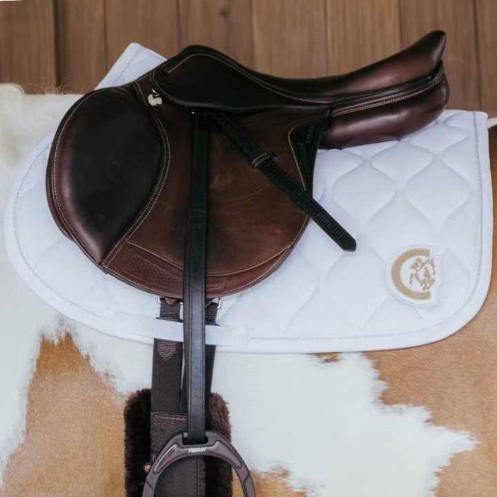 Saddle Pad Wave 3D Logo White in the group Horse Tack / Saddle Pads / All-Purpose & Jumping Saddle Pads at Equinest (4271802SJWH_r)