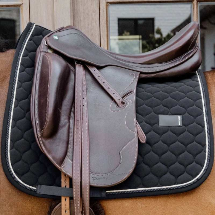 Dressage Saddle Pad Onion Quilt Rubber Logo Black in the group Horse Tack / Saddle Pads / Dressage Saddle Pad at Equinest (4272701DRBA_r)