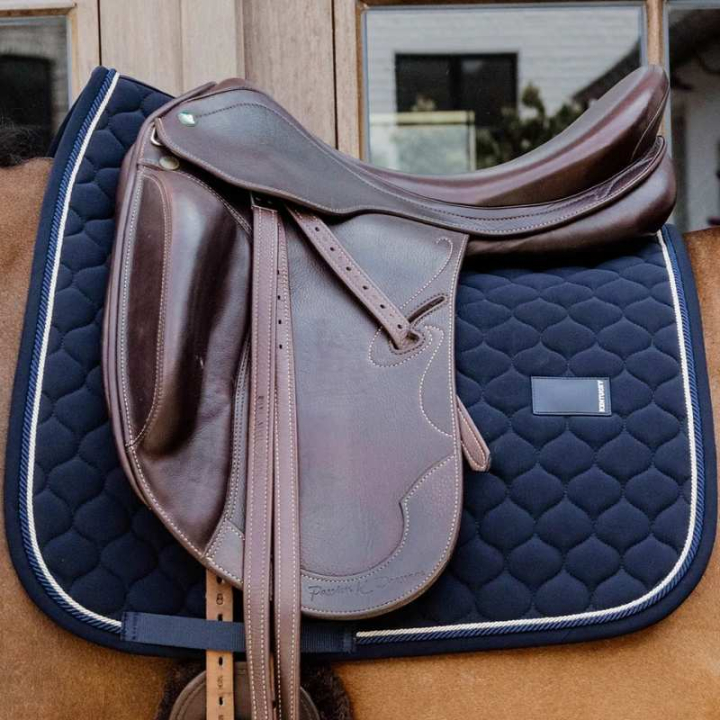Dressage Saddle Pad Onion Quilt Rubber Logo Navy Blue in the group Horse Tack / Saddle Pads / Dressage Saddle Pad at Equinest (4272703DRNA_r)