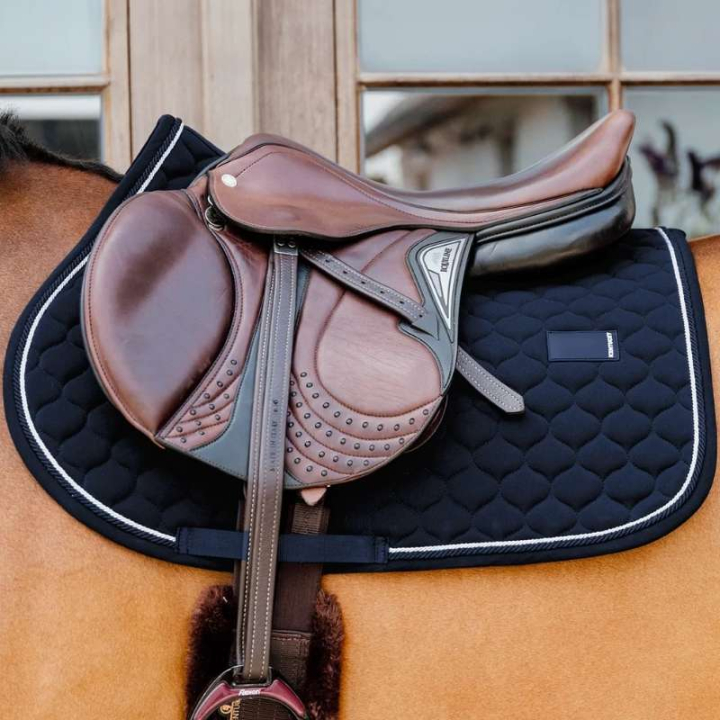 Saddle Pad Onion Quilt Rubber Logo Navy Blue in the group Horse Tack / Saddle Pads / All-Purpose & Jumping Saddle Pads at Equinest (4272703SJNA_r)
