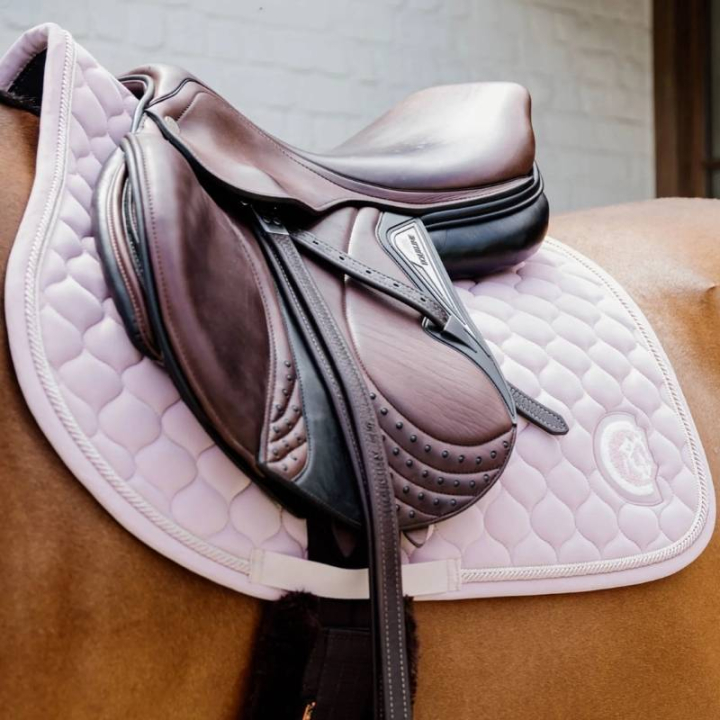 Saddle Pad Onion Quilt 3D Logo Light Rose in the group Horse Tack / Saddle Pads / All-Purpose & Jumping Saddle Pads at Equinest (4272850SJLPI_r)