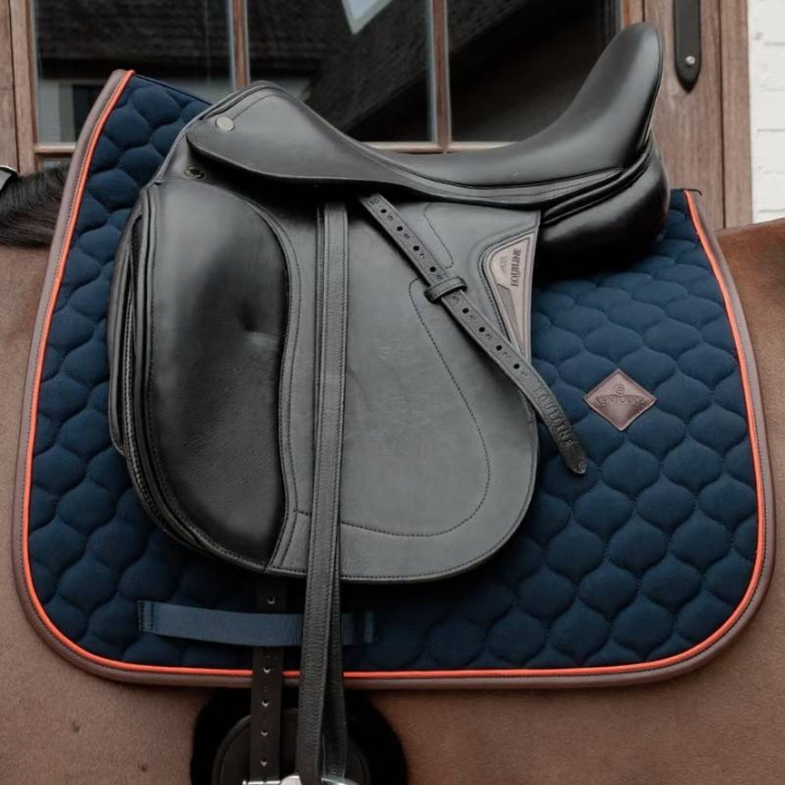 Dressage Saddle Pad Onion Quilt Leather Navy Blue in the group Horse Tack / Saddle Pads / Dressage Saddle Pad at Equinest (4274303DRNA_r)