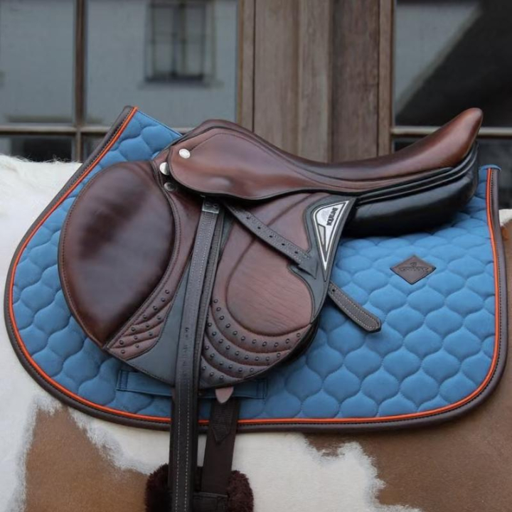 Saddle Pad Onion Quilt Leather Blue in the group Horse Tack / Saddle Pads / All-Purpose & Jumping Saddle Pads at Equinest (4274363SJBL_r)