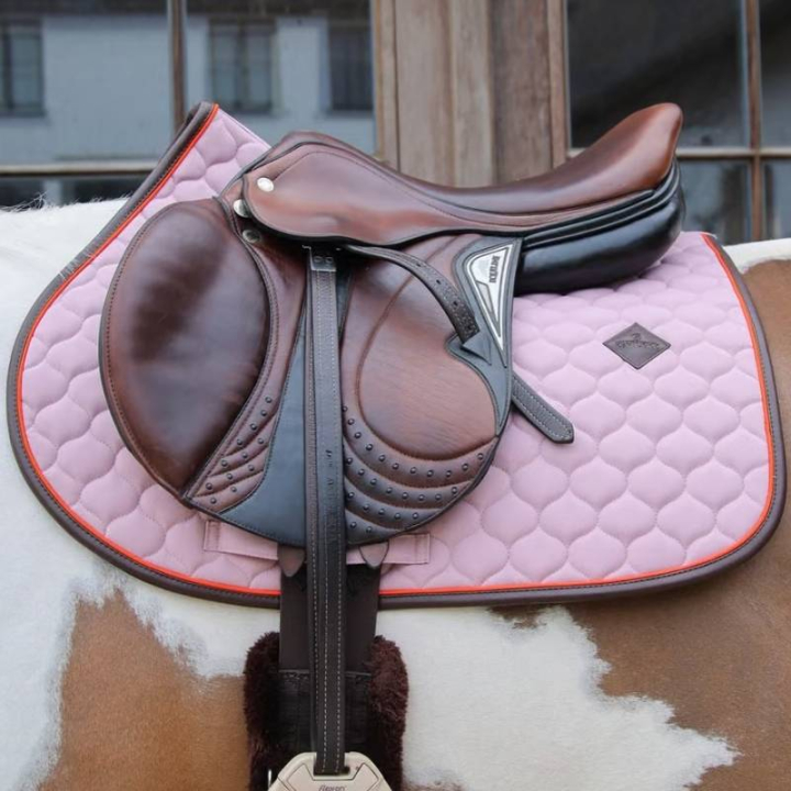 Saddle Pad Onion Quilt Leather Lavender in the group Horse Tack / Saddle Pads / All-Purpose & Jumping Saddle Pads at Equinest (4274378SJPU_r)