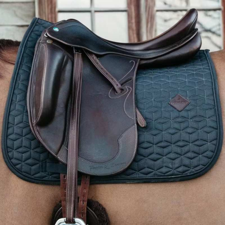 Dressage Saddle Pad Classic Grey in the group Horse Tack / Saddle Pads / Dressage Saddle Pad at Equinest (42803DrGr_r)