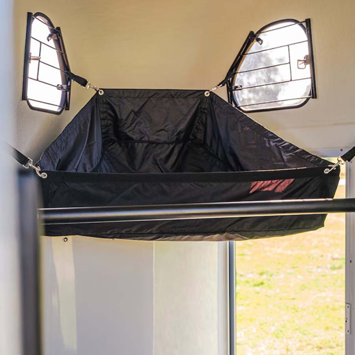 Hay Net HS Triangle Model Black in the group Stable & Paddock / Stable Supplies & Yard Equipment / Hay Nets & Hay Bags at Equinest (603672BA)