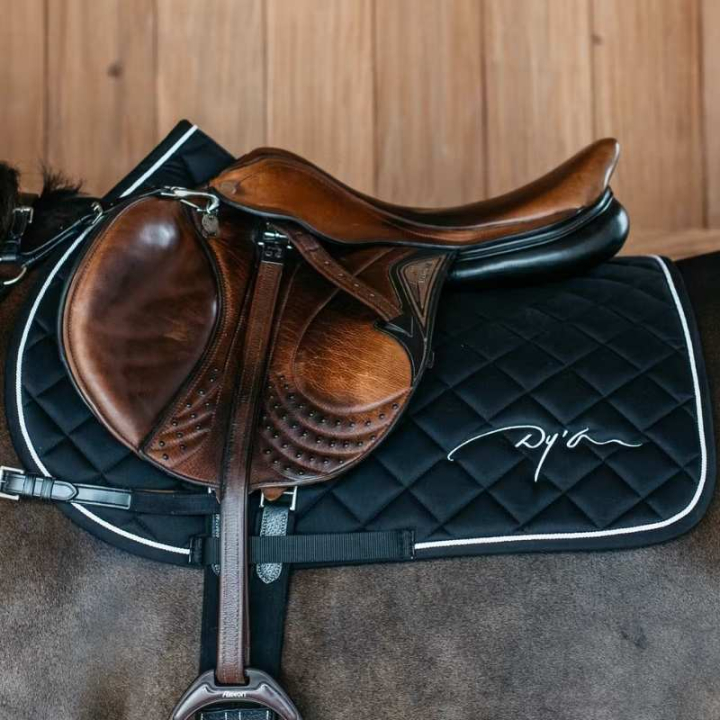 Saddle Pad Diamond Black in the group Horse Tack / Saddle Pads / All-Purpose & Jumping Saddle Pads at Equinest (HO22KBLFBA_r)