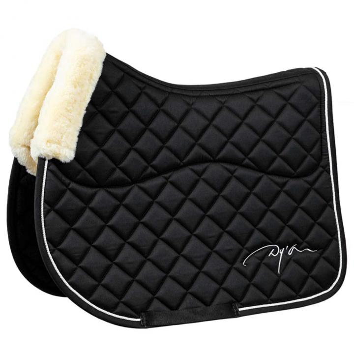 Saddle Pad Skin Friendly Vegan Sheepskin Black in the group Horse Tack / Saddle Pads / All-Purpose & Jumping Saddle Pads at Equinest (HO22LBLFBA_r)