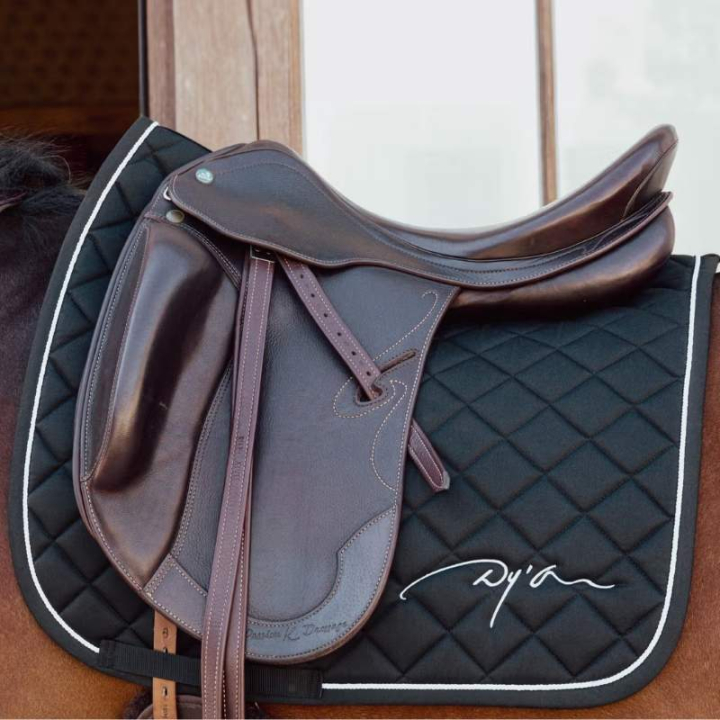 Dressage Saddle Pad Diamond Black in the group Horse Tack / Saddle Pads / Dressage Saddle Pad at Equinest (HO22MBLFBA_r)