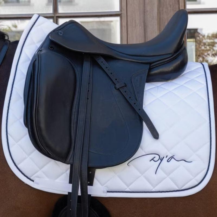Dressage Saddle Pad Diamond White in the group Horse Tack / Saddle Pads / Dressage Saddle Pad at Equinest (HO22MWHFWH_r)