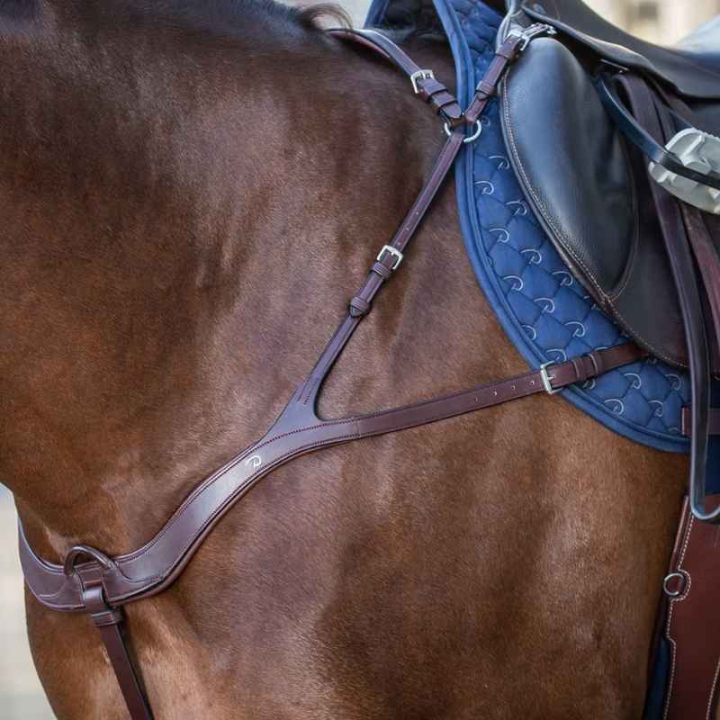 Breastplate Anatomical New English Collection Brown in the group Horse Tack / Martingale & Breastplate / Breastplate at Equinest (NE06BBRCBR_r)