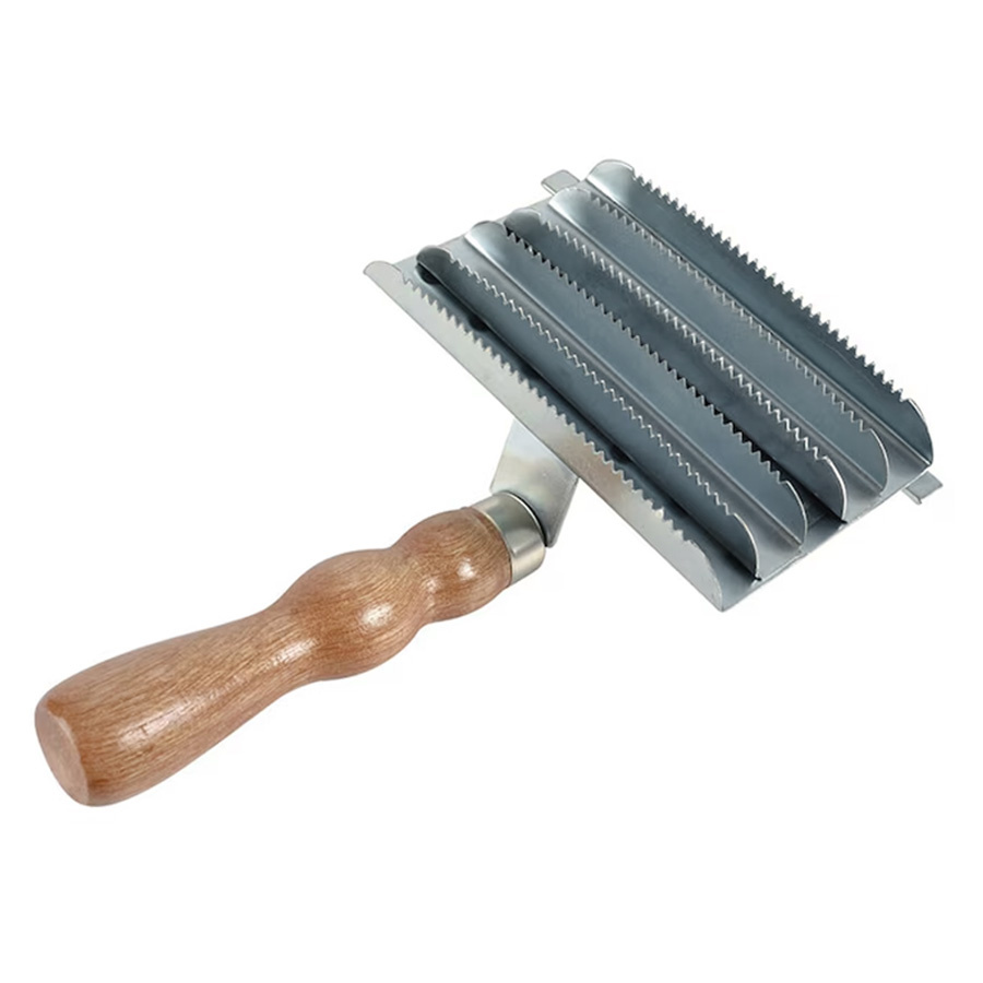 Curry Comb Metall Trähandtag Brown