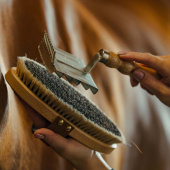 Curry Comb Metall Trähandtag Brown Curry Comb Metall Trähandtag Brown