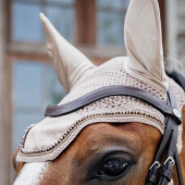 Fly Ear Bonnet Wellington Velvet Pearls Beige Fly Ear Bonnet Wellington Velvet Pearls Beige