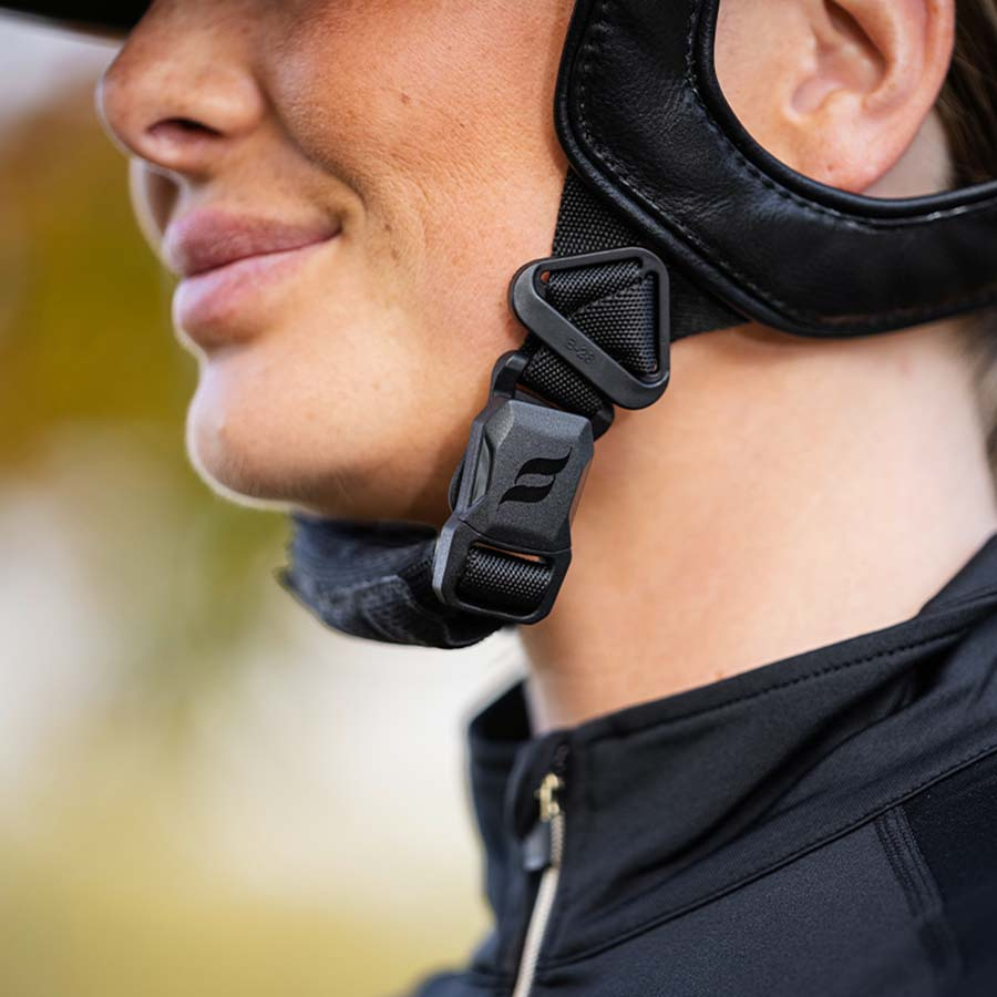 Riding Helmet MIPS Caracas Smooth Top Black