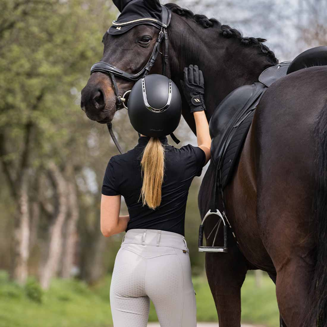 Riding Helmet EQ3 Pardus with Screw Smooth Top Black.