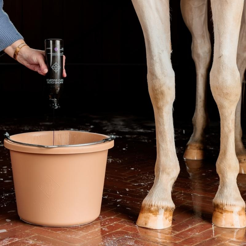 Grey Horse Shampoo Almond Gloss Purple 500ml