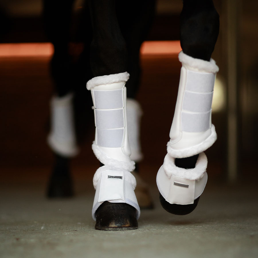 Brushing Boots ES Faux Fur White Silver