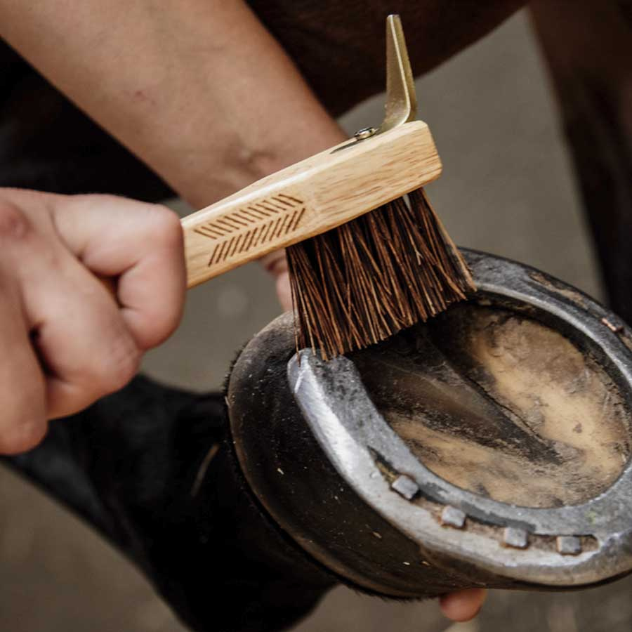 Hoof Pick with Brush Brown