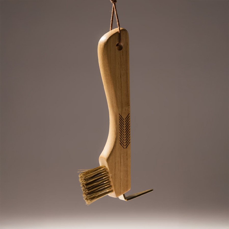 Hoof Pick Metal Bristle