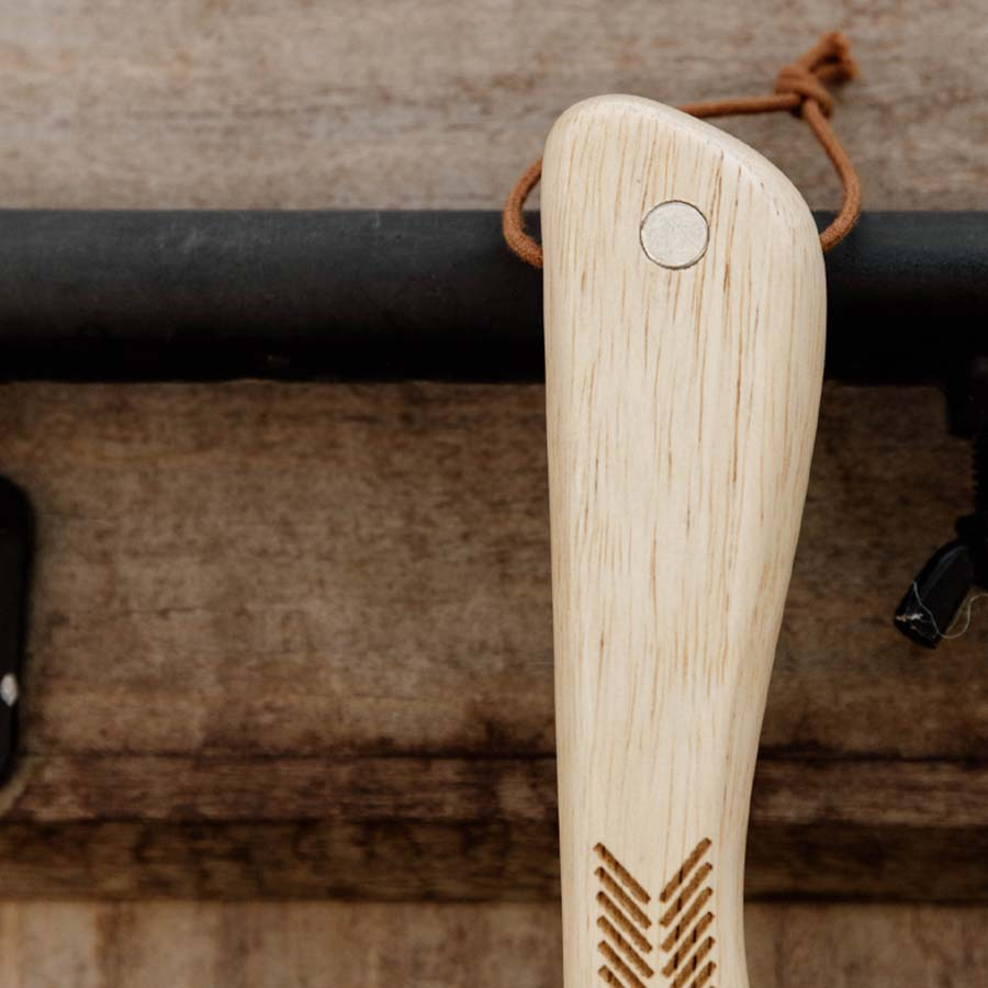 Hoof Pick Metal Bristle & Magnet