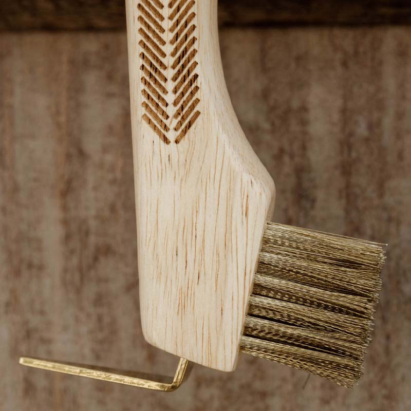 Hoof Pick Metal Bristle & Magnet