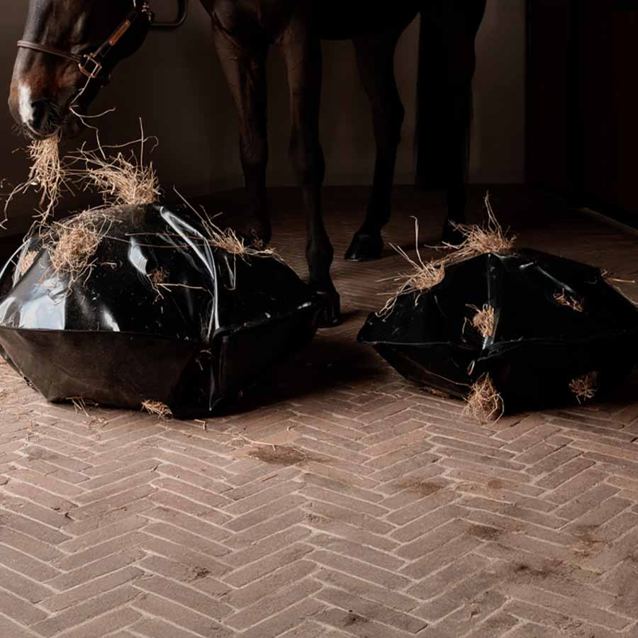 Hay Net Play & Haybag Slowfeeder Round Black