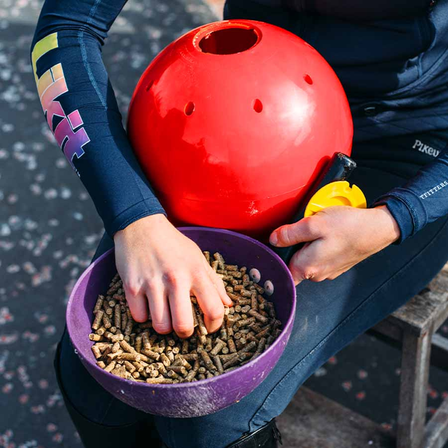 Feed Ball Snak-a-Ball Level 2 Red