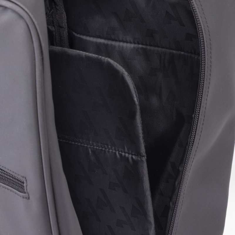 Helmet, Whip & Boot Bag React Black